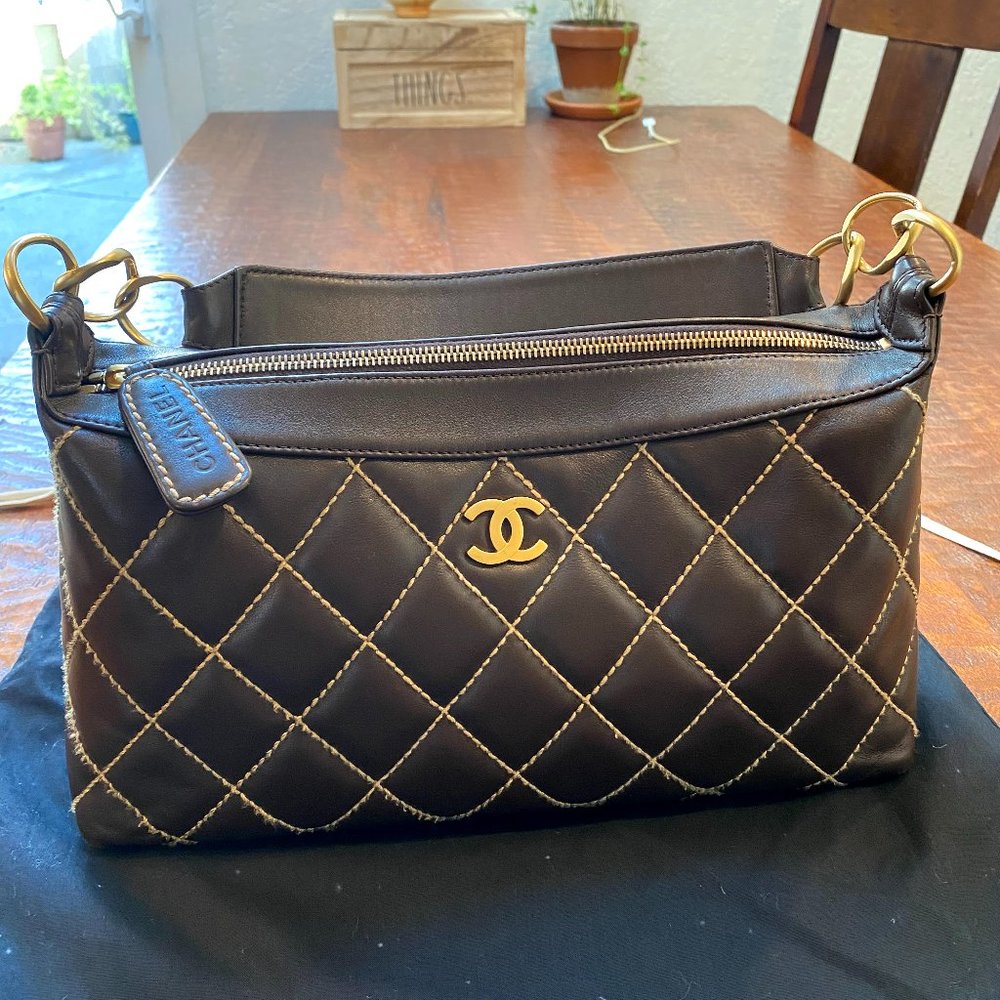 CHANEL Quilted lamb leather shoulder bag